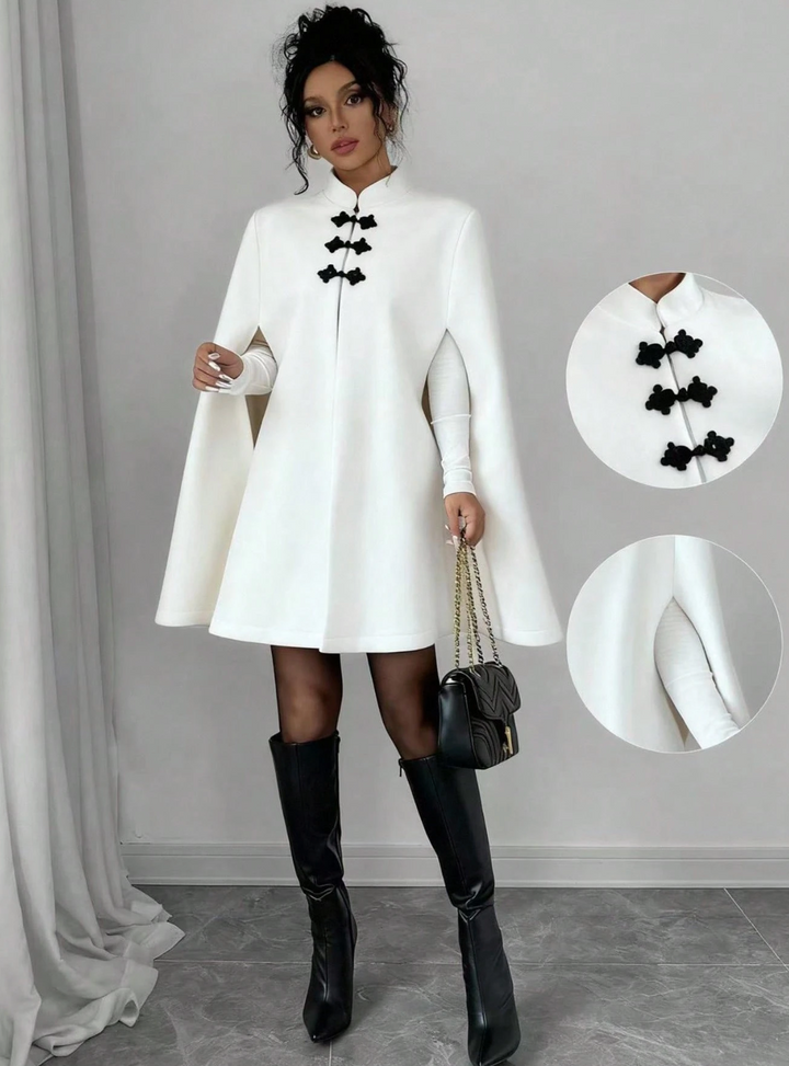 Cape élégante à fermeture décorative