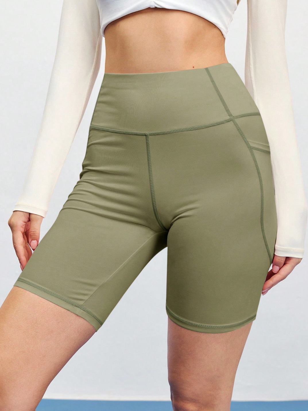 Legging de sport court taille haute avec poches latérales